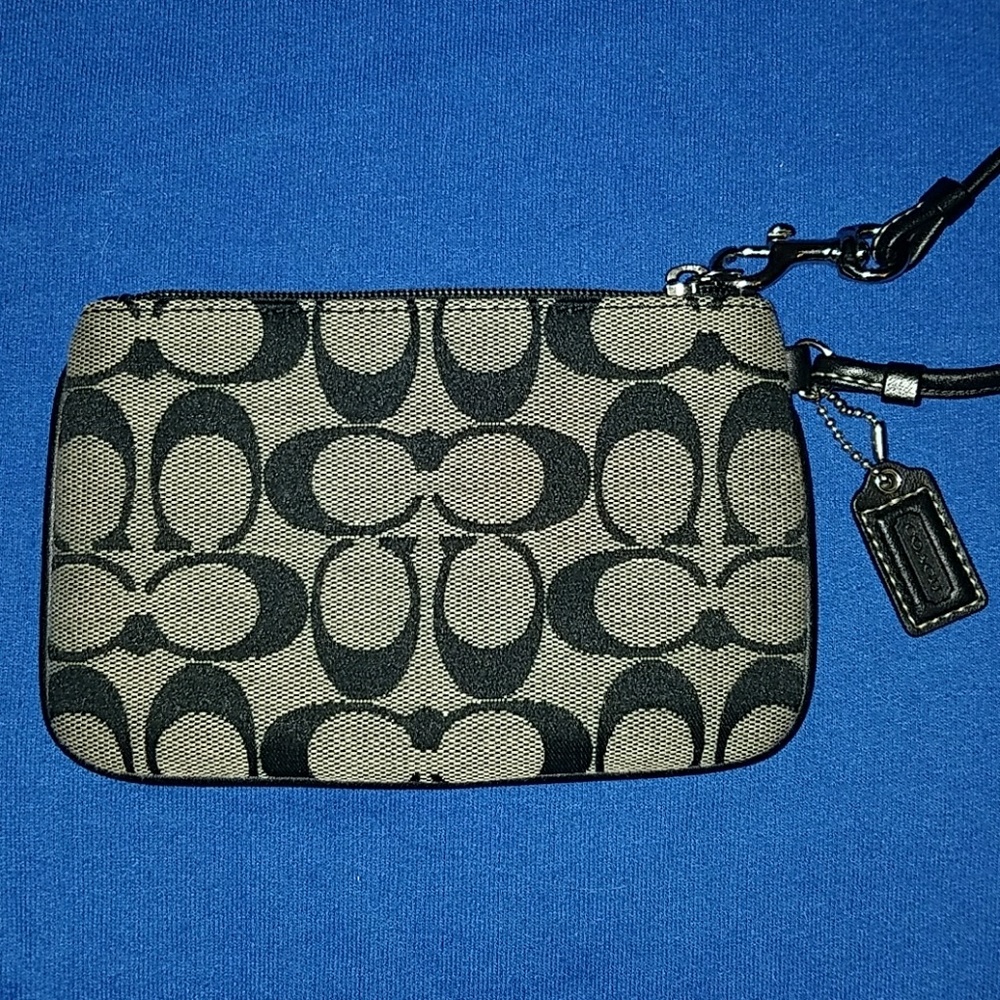 Coach wristlet - Picture 3 of 5